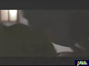 مرد به آرامی ماساژ س ...